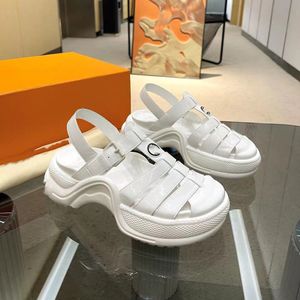 Archlight Sandal Designer Spring and Summer Sandal Fashion Woman Romanesque Finance Financial Texture Cowhide Wave Bottom Comfort Öka tjock 5 cm Sandal 5.9 05