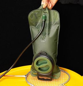 2L Hydratation TPU Water Bags Hydratation Mund Sport Blasen Camping Wanderung Klettern Militär 1pc258f9284643