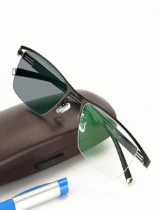Nuovo design Design occhiali da lettura Pochromica Men Half Rim Titanio in lega Presbyopia Esili da sole Scolorimento degli occhiali da sole con diottrie3485520