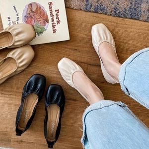 Casual Shoes Low Price Högkvalitativ mode Flat Elegant Bekväma kvinnliga lägenheter Kvinnliga fällbara fyrkantiga tå loafers damer lolita