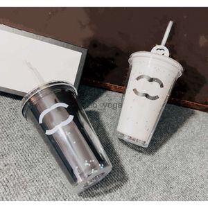 2024SS Designer Black White Tumblers Plastic Cup Classic Star Sequin Cold Drink transparent dubbelskikt Juice Straw Cup Student Portable Cup med presentförpackning 450 ml