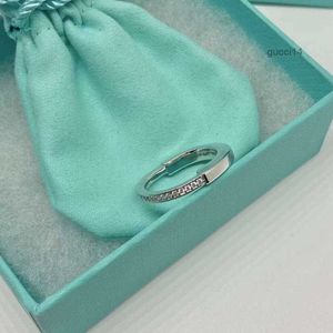 Ring Designer for Women Tiffanyjewelry Jewlery Jewelry Anillos High Edition Sterling Silver Lock Headband Fashion Simple Personalized Vers F4M0