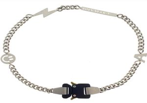 1017 Alyx Men039s och Women039S Industrial Pendant Halsband Funktion Vind Titanium Steel Hip Hop Trendsetter Metal Buckle H4140592