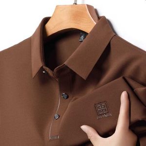 Herrpolos 2024 sommar ny sömlös t-shirt brun mens coola affär casual polo skjorta fashionabla och populär krage korta ärmar Q240509