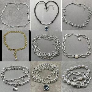 Hängen vintage inspirerade Fahmi Silver Color Chain Halsband med utsökt detaljering - Perfekt smyckespresent till kvinnor Pearl