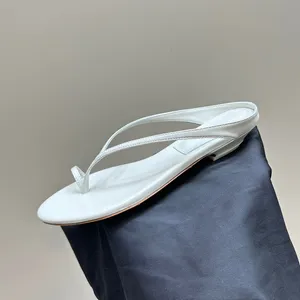 Mode minimalistisk stil kvinnliga tofflor sommar ny klipptå design verkar tunna runda huvud hemskor äkta lädermaterial fritid damer flip flops