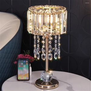 Lâmpadas de chão American Luxury Crystal Shade Tassel Led de mesa de mesa para sala de estar quarto loft home deco a cabeceira de cabeceira dourada luminária