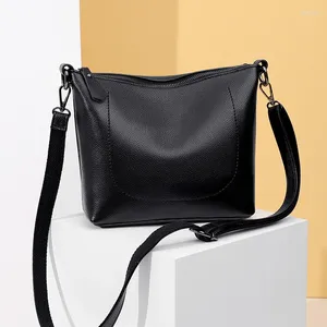 Omuz çantaları 2024 Klasik Siyah Çantalar Kadınlar İçin Lüks Yumuşak Deri Crossbody Bag All-Match Sıradan Kadın Messenger Sac