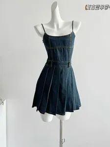カジュアルドレスアメリカンスタイルのヴィンテージブルーノースリーブスパゲッティストラップドレス女性デザインスリムセクシーなワンピースジャンフロックY2Kサマーファッション