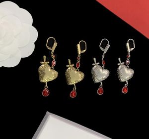 Lious Punkstil Frauen herzförmige Dangle Ohrringe Schädel Liebhaber Rot Edelstein Anhänger Ladies Ohrringschstene ME2-05 Designer Schmuck Geschenk2269358