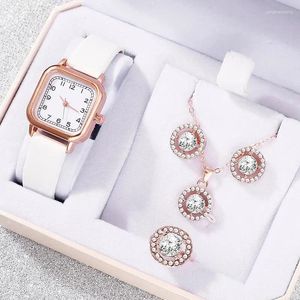 Armbandsur Kvinnor Watches Rose Gold Elegant Square Watch Ladies Fashion utsökta Crystal Rhinestone Leather Strap Quartz Wristwatch