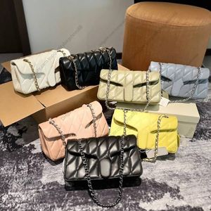 Tabby axelväska kudde lyxdesigner kvinnor handväska bokstäver läder crossbody väskor vita svarta rosa messenger väskor denim klaff mjuk tabby