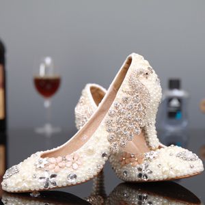 Moda Sapatos de pérolas brancas saltos de gatinho Sapatos de noiva de noiva Sapatos de shinestone redondo de pé estiletto sapatos de mulher sapatos de mulher bombas 279v