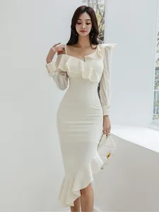 Casual Dresses Fashion Lady Asymmetrisk aftonklänning Kvinnor Kläder Elegant Sweet Ruffle Sexig off-shoulder Slim Party Prom Vestidos Robe