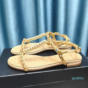 Summer Pearl Decorate Women Sandals con fibbia scarpe pianeggianti designer brand sandale femminile