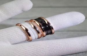 Projektant biżuterii 2019 Nowy pierścień mężczyzna Kobieta Rose Gold Black and White Line Ceramic Ring Para Biżuteria Luksusowa stal ze stali nierdzewnej Punk ST2265155