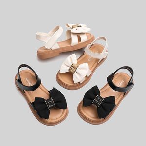 Sandali 2023 Summer Nuovi scarpe per bambini ragazze Open punta principessa Principessa Solido colore Sole morbido Velcro Beach H240510