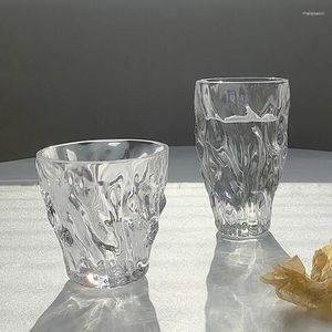 Weingläser Ins Stil strukturierter Glas Twist Tasse verdickte unregelmäßige Wassersaft Frühstück geprägtes Milch -Trink Usersil süß