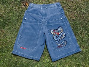 メンズジーンズデザイナーJNCOジーンズヨーロッパとアメリカンヒップホップダークアンドクイックハラジュクスタイル印刷デニムパープルショーツ531