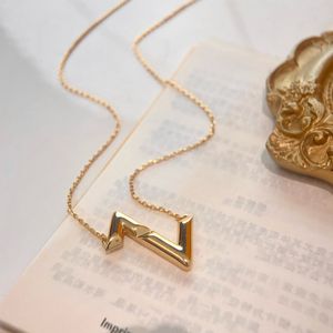 Designer Volt Upside Down Necklaces Yellow Sier Chain Gold Plated Letter Choker Pendant Necklace