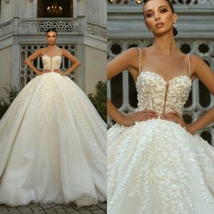 Wunderschöne Brautkleider 3D -Applikationen Brautkugelkleider Spaghetti -Träger maßgeschneiderte ärmellose Sweep -Zug -Brautkleid Vestido de Novia