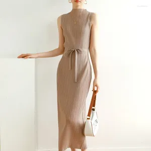 Casual Dresses Miyake Folded Half High Neck Sleeveless Dress Korean Version Fashionable Slim Straight Barrel Waist Tie Up Mid Length