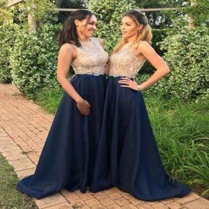 2019 marinho formal azul longa dama de honra vestidos jóia pescoço de champanhe com corpete de renda de ouro de jóia uma linha de dama de honra de cetim de cetim 280e