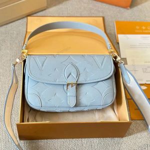 Designer Bag Denim Diane Baguette Printed Handbag Women's Diagonal Straddle Bag White Canvas Shoulder Bag Old Flower Leather 2024 New Luxury Wallet1