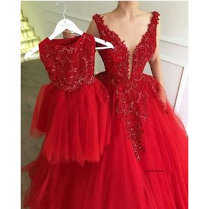 Czerwona koronkowa suknia wieczorowa V V Neck Applique Suknie imprezowe sukienki z wydarzeniem matki i córki