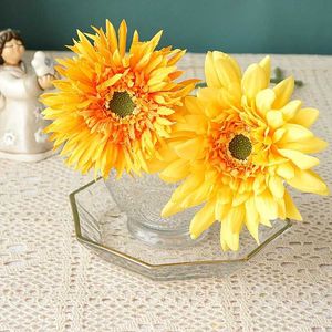 Fiori decorativi ghirlande 4pcs Autumn Artificial Flowers Vase di scrapbooking per decorazioni per camere per la casa Bouquet di Natale Silk Gerbera Chrysanthemum