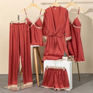 Kadınlar Robe Saten 5 PCS Kadın Pijamalar Takım Takas Sahibi İpek Robe Kimono Batrobe Elbisesi Göğüs Pedleri Yeni Nightwear Sexy Pjs Set