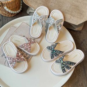 Slipper 2024 Summer New Girls Indoor and Outdoor Slippers Fashion Casual Shoes Beach Water Diamond Cool Childrens H240510