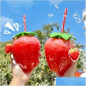 Vattenflaskor Portable Cold Drink Cup Ins Cute Stberry With St Creative Plastic For Kids Girl Student Drop Delivery Home Garden DH4WO