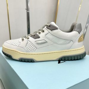 Neue einzigartige Stildesignerin Hellgrau und weiße Kontrastfarben gepaarte weibliche Turnschuhe mit Metallschnalle Hoch geschnittener Top Retro Casual Sneakers für Frauengröße 35-41