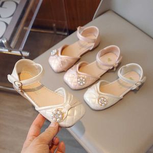 Sandalen Mädchen Prinzessin Sommer 2024 Neue Kinderweiche Sohle kleine Lederschuhe Big Kids Little Baotou H240510