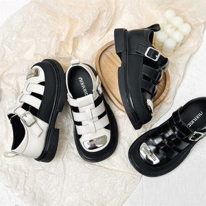 Sandalen 2024 Frühling New Childrens and Girls Baotou Single Shoes Korean Edition Fashion Casual Leichtes Mittel mit großem H240510