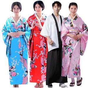 Donne di costume tradizionali giapponesi di donne kimono