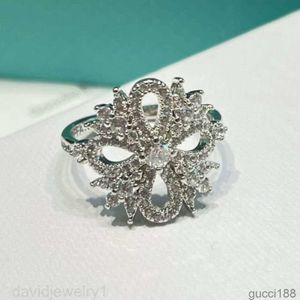 Ringdesignerin für Frauen Tiffanyjewelry Schmuck Schneeflocken Key Lucky Flower mit vollem Diamant Hollow Out Design Modelle Nzeo Nzeo Nzeo