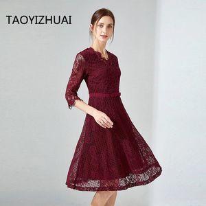 Вечеринка платья Taoyizhuai Vintage Style Midi Women Женщины кружевное платье A ver v nece wine red colar flare полу рукава плюс размер роскошный элегантный