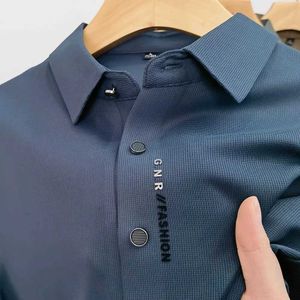 Herren Polos Neuer Briefdruck 2024 Sommer Waffel High-End-Kurzärmel T-Shirt Luxus Ice Seidengeschäft Polohemd Dünne Herren Kleidung Q240509