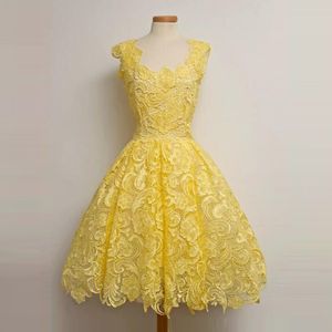 Vestidos de festa de renda exclusivos de luxo, comprimento do joelho vintage chique, vestidos de noite populares, mulheres presas de uma imagem real modesta