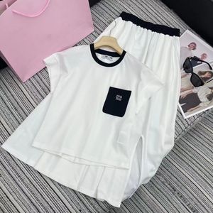 2 stycken Set Women Summer New Fashion MiumM broderad bokstavsdesign Runda hals Kort ärmad översta halvlängd kjol