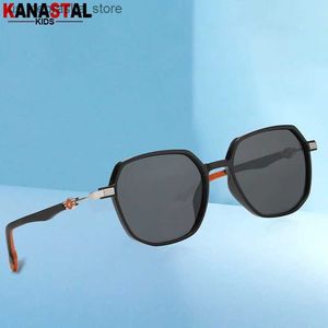 Sonnenbrille Jungen und Mädchen polarisiert UV400 TR Metalgläser Rahmen Zwei -Ton -Gummi -Kinder -Kinder -Reise im Freien Q240410