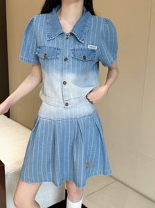 24 Frauen T-Shirt Top Plisse Halbrock Denim Set mit Retro Design 509