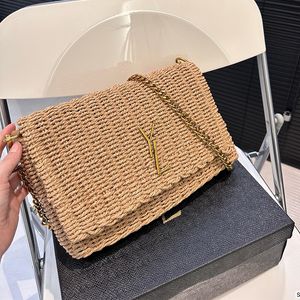 Designerväska kedja vävd axelväska för kvinnor i reffia handväska liten fyrkantig väska handvävd sommar baguette påse crossbody väska på väska sand semester