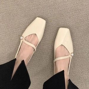 Scarpe casual 2024 Ballet da donna primaverile Punta di punta quadrata Mary Janes Pearls in pelle per ragazze Princess Office Beige Wedding 1757N