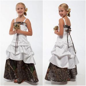 Camo Flower Girls Hochzeitskleider Batteau Spaghetti-Gurt Schnür-up-Rückenlänge mit drei Stufen eine Linie Hochzeitskleider billig Custom M 260t