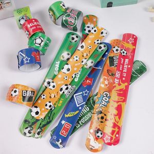 PERSPETTO DEL PAZIONE 12PCS SCALT SLAP BRACELETS GIOCCHIO PER BRISTANTE PER BASSIONI BASSO BASSO PINATA FILLER GIOCO DECORAZIONE DEL TEMA CALCIO