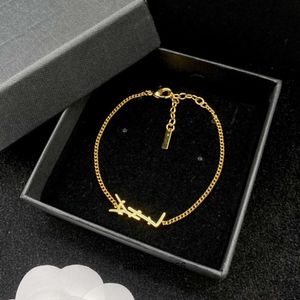Braccialetti di fascino Designer originale Girlsl Women Letter Bracelets Elegant Love 18k Gold Bangles y Incisione Bracciale Fashi
