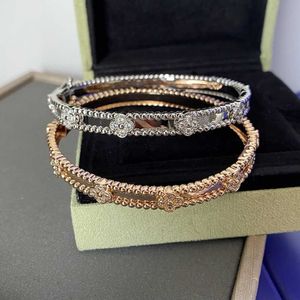 Bracelete nobre e elegante Presente popular Gold High Recomotor estreito feminino Flor Lucky with Common Vanley Bracelet